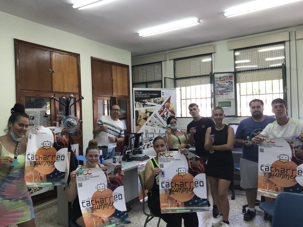 nccaldeamoret's tweet photo. Finalizando "Cacharreo Summer" con un alto grado de participación, de motivación y sobre todo de generación de inquietudes en torno a un uso productivo y creativo de las tecnologías digitales...#STEAM #Maker #DIY #CompetenciasDigitales #cacharreosummer #veranoytecnologia https://t.co/MCUeUPMmQ3