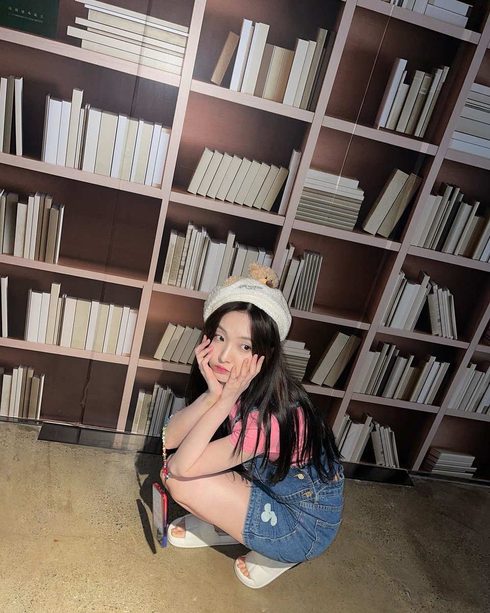NeneThaiFans's tweet photo. 15092022• Nene Instagram Update

#เนเน่ มาอัพไอจีค่ะ
Forever eighteen | 18 ตลอดไป
🔗https://t.co/8ovqBiCf8m

#Nene郑乃馨 #ネネ #네네 #정나이신 #郑乃馨 #Zhengnaixin #TrịnhNãiHinh #ເນເນ່ https://t.co/uIEU83vEdB