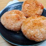 この組み合わせは100点。ひと手間かけて「めんたいクリームチーズ焼きおにぎり」。