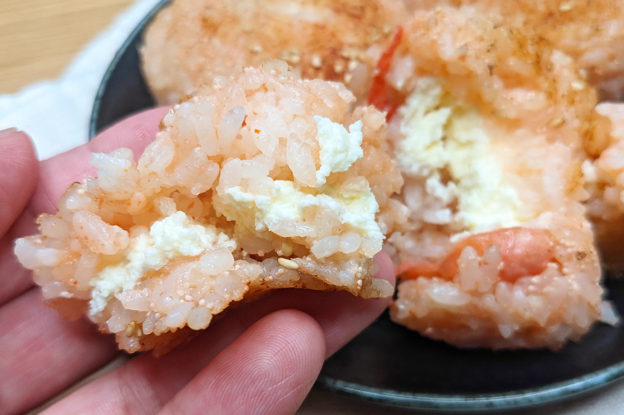 この組み合わせは100点。ひと手間かけて「めんたいクリームチーズ焼きおにぎり」。