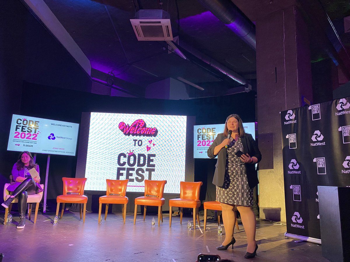 Jenny Wood, @NatWestGroup Services COO, opening #CF2022 with an incredibly inspiring talk about role modeling #womenintech in all our communities!!! 👩🏻‍💻❤️🤖 @CodeFirstGirls