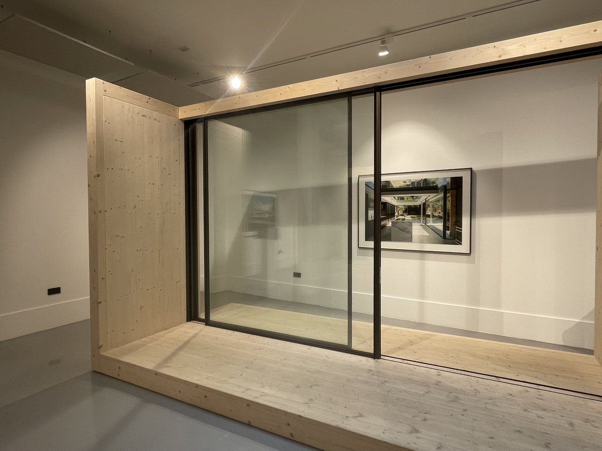 JUNGLONDON's tweet photo. Like they had always been there...

The JUNG LS 990 sockets in black spotted in the SKY FRAME showroom in Clerkenwell 

👀

🕵️
#JUNGinsitu #JUNGLovesClerkenwell #AlbrechtJUNG #JUNGSocket #JUNGSwitch https://t.co/7PUYw1pXxm
