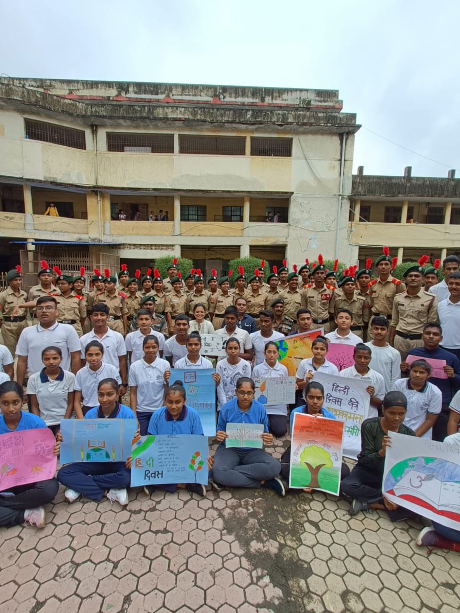 NCC_Dte_Gujarat's tweet photo. ३५० कैडेट और ए एन ओ,  २० गुजरात बटालियन एन सी सी द्वारा  #हिन्दीदिवस कॉलेज परिसर मे मनाया गया और यूनिट के कार्यक्रमों मे भाषण प्रतियोगिता, निबंध लेखन प्रतियोगिता, और शिक्षा संस्थाओ में कविता अयोजन किया गया
@DefencePRO_Guj
@HQ_DG_NCC
@drajaykumar_ias
@GovernorofGuj
@CMOGuj https://t.co/M8uiRizai6