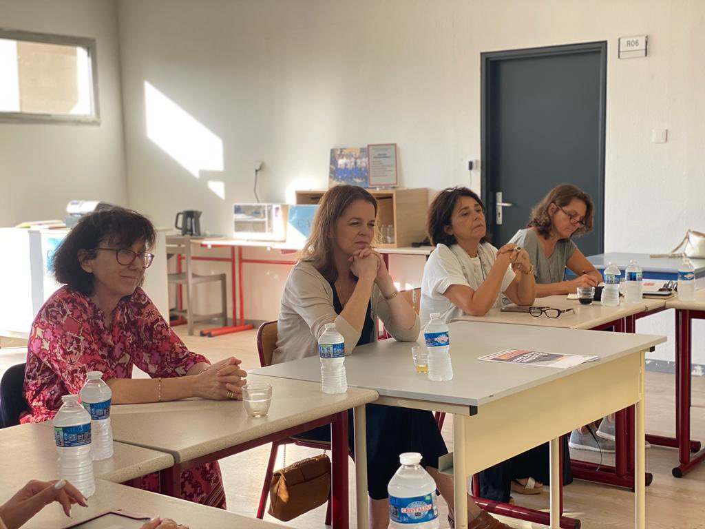 On le nomme Collège du Bonheur !
Ce matin aux côtés de la communauté éducative <a href="/CollegeSlv/">Collège Saint-Exupéry SLV</a> j’ai rencontré les «Grands Frères &amp; Grandes Sœurs» et tous les acteurs engagés pour la promotion du Bien-Etre pour bien Apprendre ! Un dispositif ambitieux et exceptionnel ! Bravo à tous !