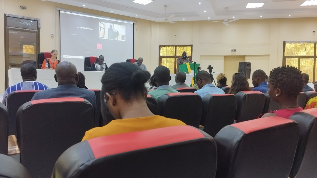 NadineCompaore's tweet photo. Colloque international : médiatisation, mobilités et les mesures de #gatekeeping dans un contexte d'#insécurité au #Sahel. 15,16 sept.22
https://t.co/sZgZzHmHUd ID deréunion : 86436837328
Codesecret : 199789
https://t.co/7Bejn4ZtHd ID deréunion : 86027310901
Codesecret : 453392 https://t.co/cePhOFGHbL
