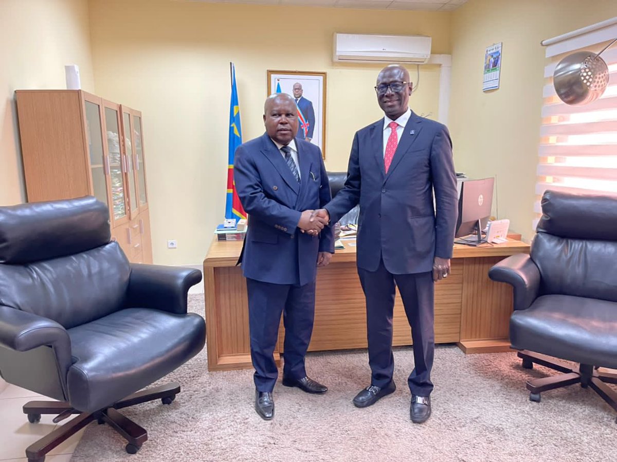 RubotaFM's tweet photo. J'ai eu à échanger avec le Directeur de la FIDA Mr Sana Jatta et le Directeur Valentine Achancho de pays de IFAD sur la mise en oeuvre du Programme d'appui au développement de l'agriculture en RDC. Un programme qui profitera aux petits producteurs et viendra matérialiser https://t.co/vD8EYu32DZ