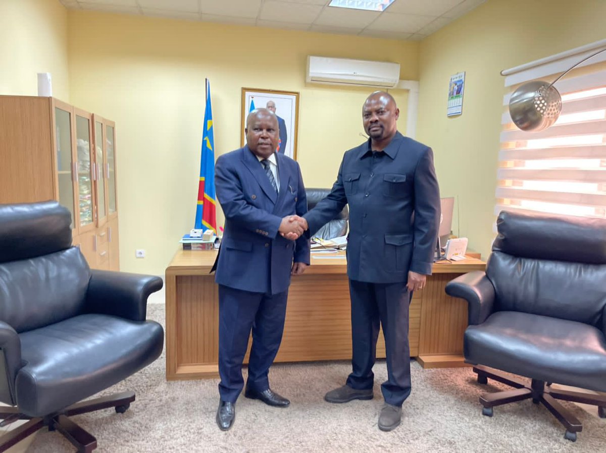 RubotaFM's tweet photo. J'ai eu à échanger avec le Directeur de la FIDA Mr Sana Jatta et le Directeur Valentine Achancho de pays de IFAD sur la mise en oeuvre du Programme d'appui au développement de l'agriculture en RDC. Un programme qui profitera aux petits producteurs et viendra matérialiser https://t.co/vD8EYu32DZ