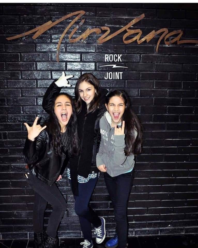 thewarning_esp's tweet photo. 🇪🇦 feliz jueves de recuerdos 🤘
🇺🇸 happy Thursday of memories 🤘
➡️Tickets https://t.co/MX4V78Je6f
➡️ https://t.co/l2zGzGRq1V
➡️ https://t.co/0YUtVmluyC
#TheWarningEspaña #TheWarningFansESP #TheWarningFans #TheWarningBand
#TheWarning #QueensOfTheRock #TheWarningEsp https://t.co/uu0O1btnIb