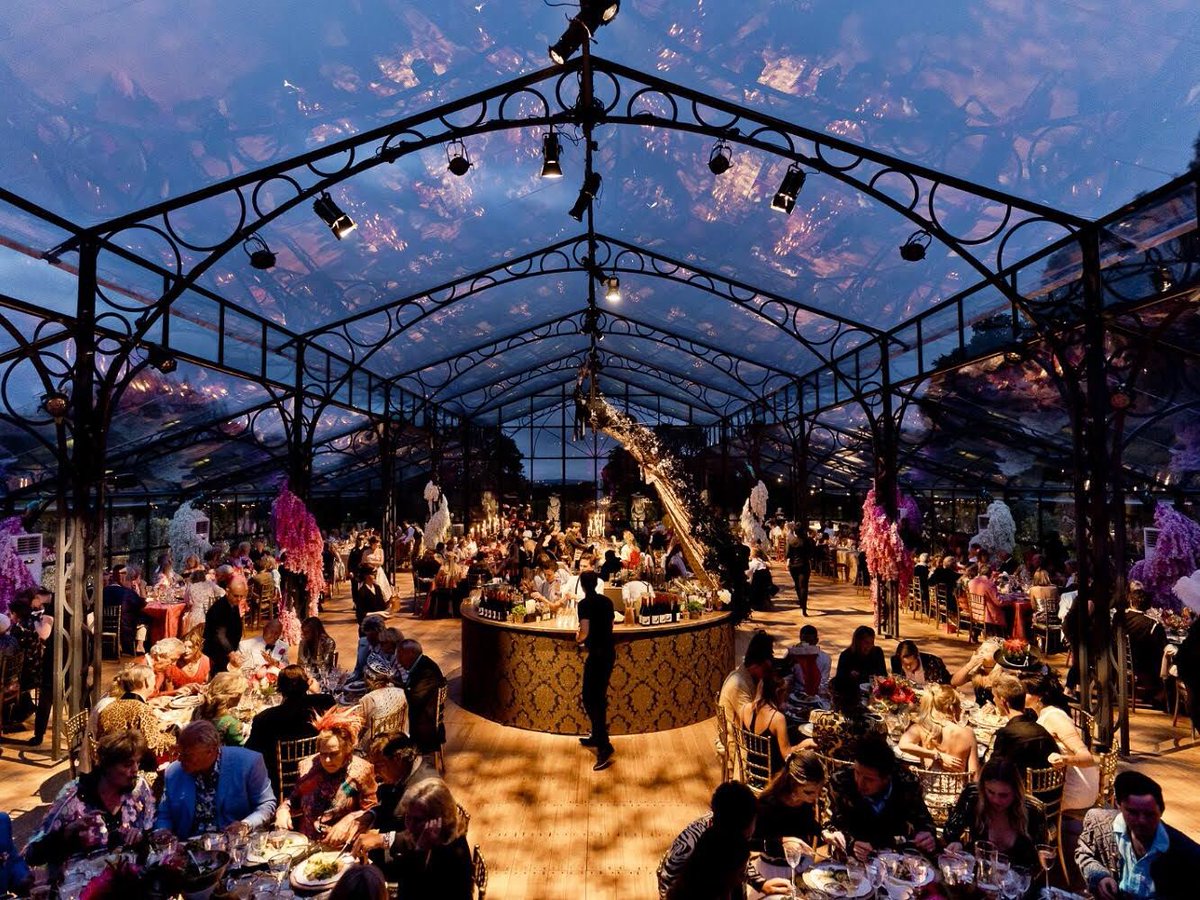 Christmasindub's tweet photo. Christmas Parties emphasize team spirit and help to retain your company employees presenting an environment they want to work in.

So check out Christmas in the Courtyard 🥂 

📞: 015240504
📧:Bookings@christmasinthecourtyard.ie 
💻: https://t.co/8vDnrEyFaP https://t.co/0frMb1F6Qf