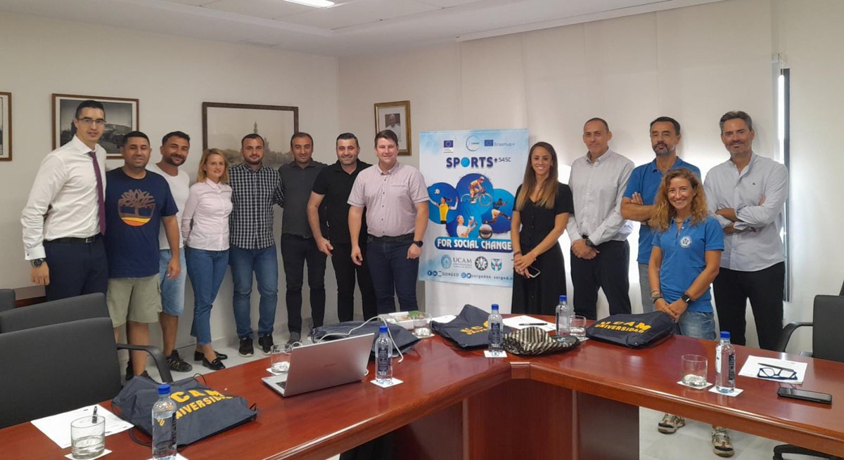 UCAM_OPRI's tweet photo. 🇪🇺🏃‍♀️@UCAM_CAFD acoge una nueva reunión transnacional en @UCAM_Cartagena del proyecto @EUErasmusPlus #Sport @SportS4SC. Esta investigación se centra en el fomento del #deporte como actividad integradora entre #jóvenes.

➡️Toda la información del proyecto en https://t.co/ldo0bLTkxl https://t.co/JJKSqG1O6Y