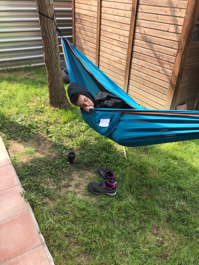 FBordeus's tweet photo. Puesss jo sóc l'Andrea, i aqui on em veieu dormint tan tranquila... Pues no, en realitat no sóc així, segurament si em sentiu proposar un plan sempre sentireu la mateixa frase "Us cunde.... Del chill?" Pero eh! No us enganyeu MAI es del chill, m'encanta donar-ho tot a les festes https://t.co/s48s0FsWXM