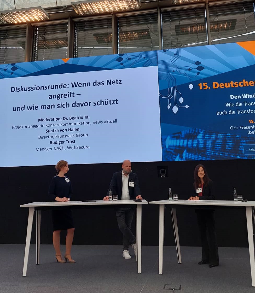 FAZInstitut's tweet photo. "Der Unterschied zu klassischen Krisen ist, dass oft nicht sofort klar ist, was bei einer Cyber-Krise genau passiert ist" sagt Suntka von Halen, Director bei der Brunswick Group, im Gespräch mit Rüdiger Trost (@WithSecure), und Dr. Beatrix Ta (@newsaktuell).

#markensummit https://t.co/xRSWqggT21