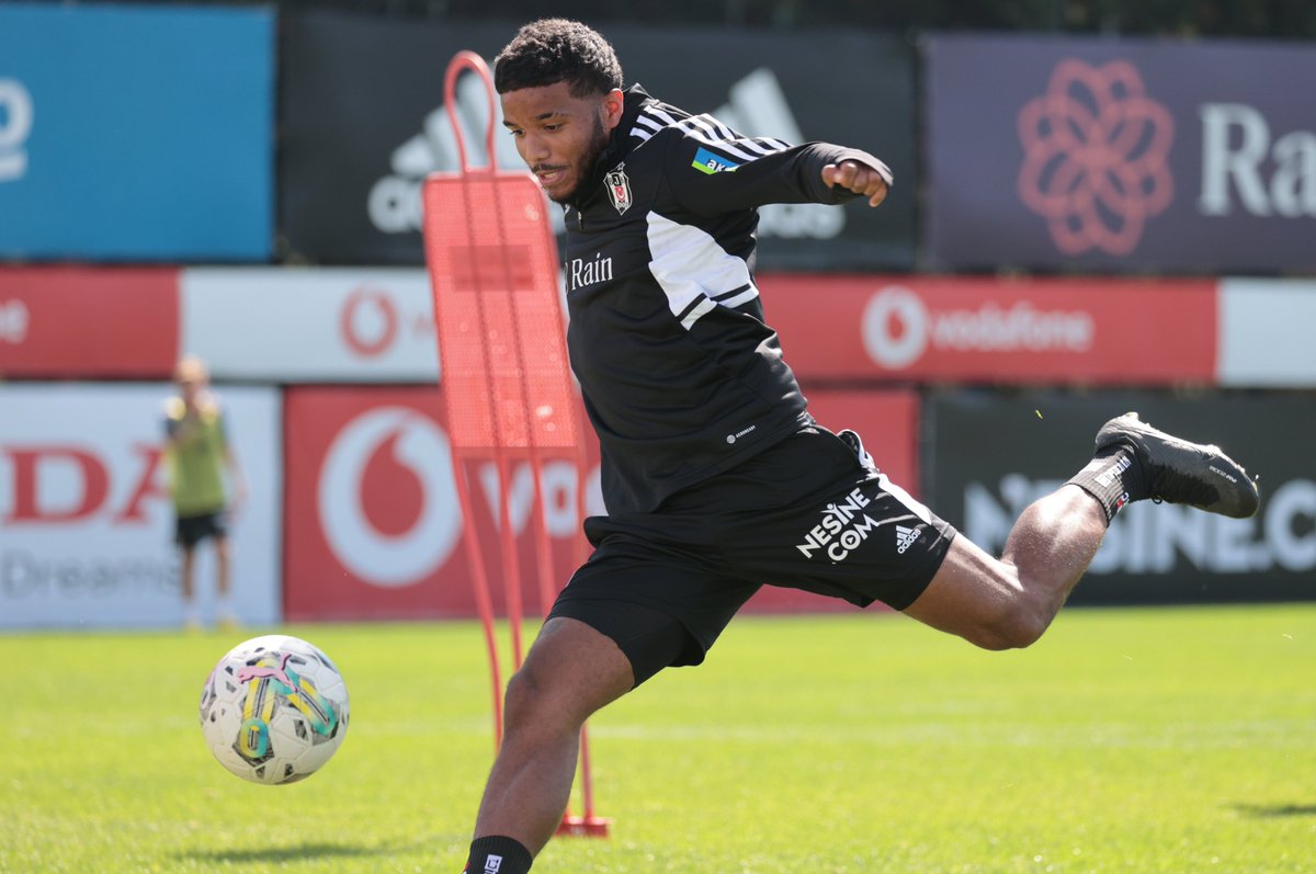 Besiktas's tweet photo. İstanbulspor maçı hazırlıkları devam ediyor. 🦅

#İSTvBJK https://t.co/jGiRlmedaA
