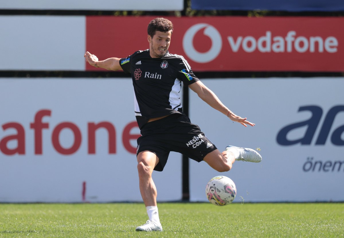 Besiktas's tweet photo. İstanbulspor maçı hazırlıkları devam ediyor. 🦅

#İSTvBJK https://t.co/jGiRlmedaA