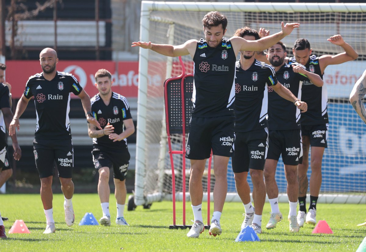 Besiktas's tweet photo. İstanbulspor maçı hazırlıkları devam ediyor. 🦅

#İSTvBJK https://t.co/jGiRlmedaA