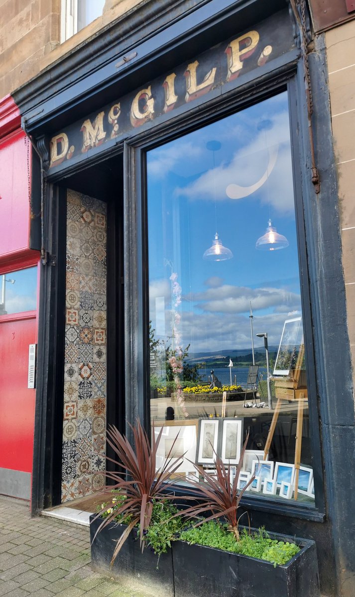 Catrionareids's tweet photo. Open at 4pm today ☀️
#bluesky
#septemberexhibition
#brightsunnyday
#gourock
#weetrees
#bigskies https://t.co/wmBgu6dLaJ