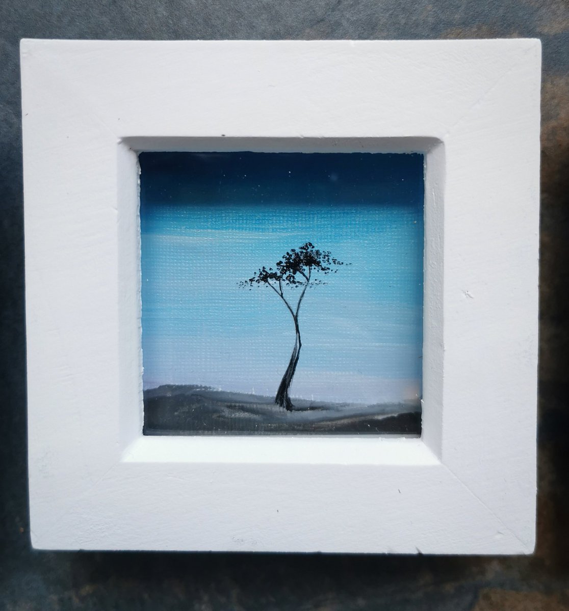 Catrionareids's tweet photo. Open at 4pm today ☀️
#bluesky
#septemberexhibition
#brightsunnyday
#gourock
#weetrees
#bigskies https://t.co/wmBgu6dLaJ