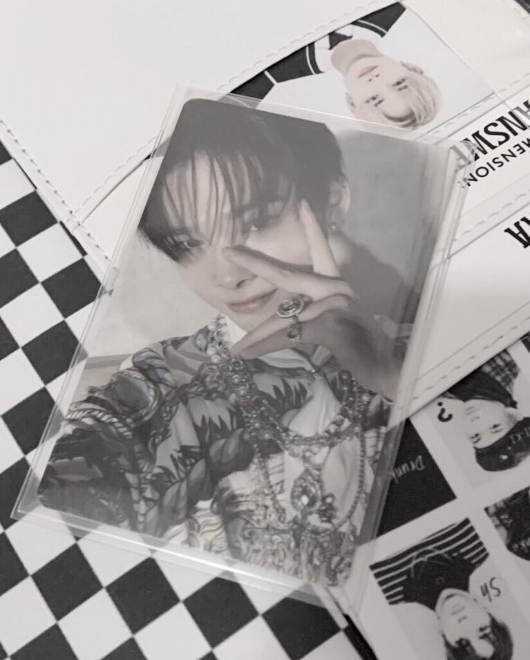 lhshauIs's tweet photo. ( wts lfb ph ) 

𓂃 ni-ki versace 

     ✷ 600, 550 if payo
     ✷ payo , 2 days res 
     ✷ free sf if around mindanao
    
reply / dm to claim ! 

## enhypen photocard pc dimension senkou ds soljack solo jacket https://t.co/MV3Qh8dFnN