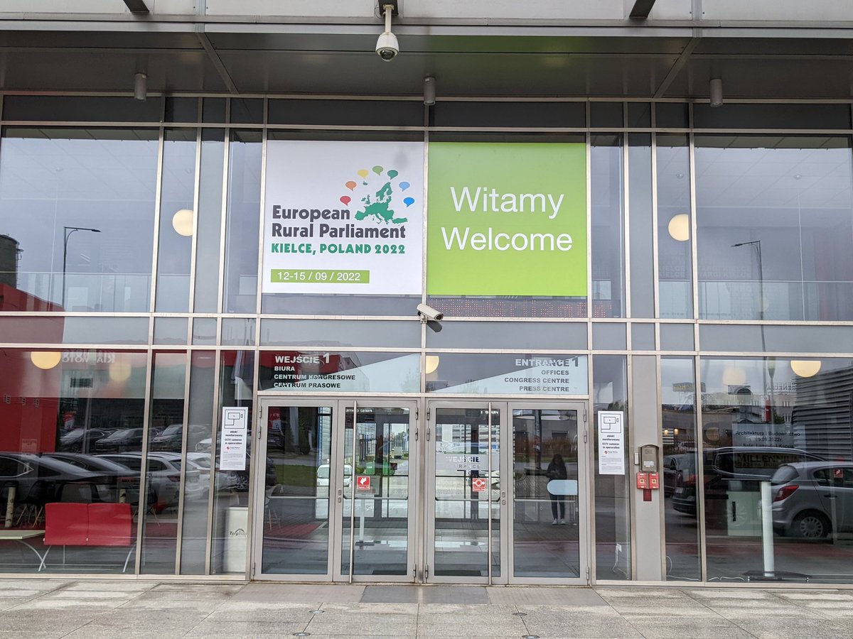 Cette semaine, notre fédération mène la délégation 🇨🇵 au Parlement rural 🇪🇺 en 🇵🇱 pour représenter nos ruralités. 
👉400 participants venus de toute l'🇪🇺 rurale pour débattre du Pacte Rural.
👉 Intervention en plénière et en atelier pour évoquer l'Agenda rural 🇨🇵 et notre vision