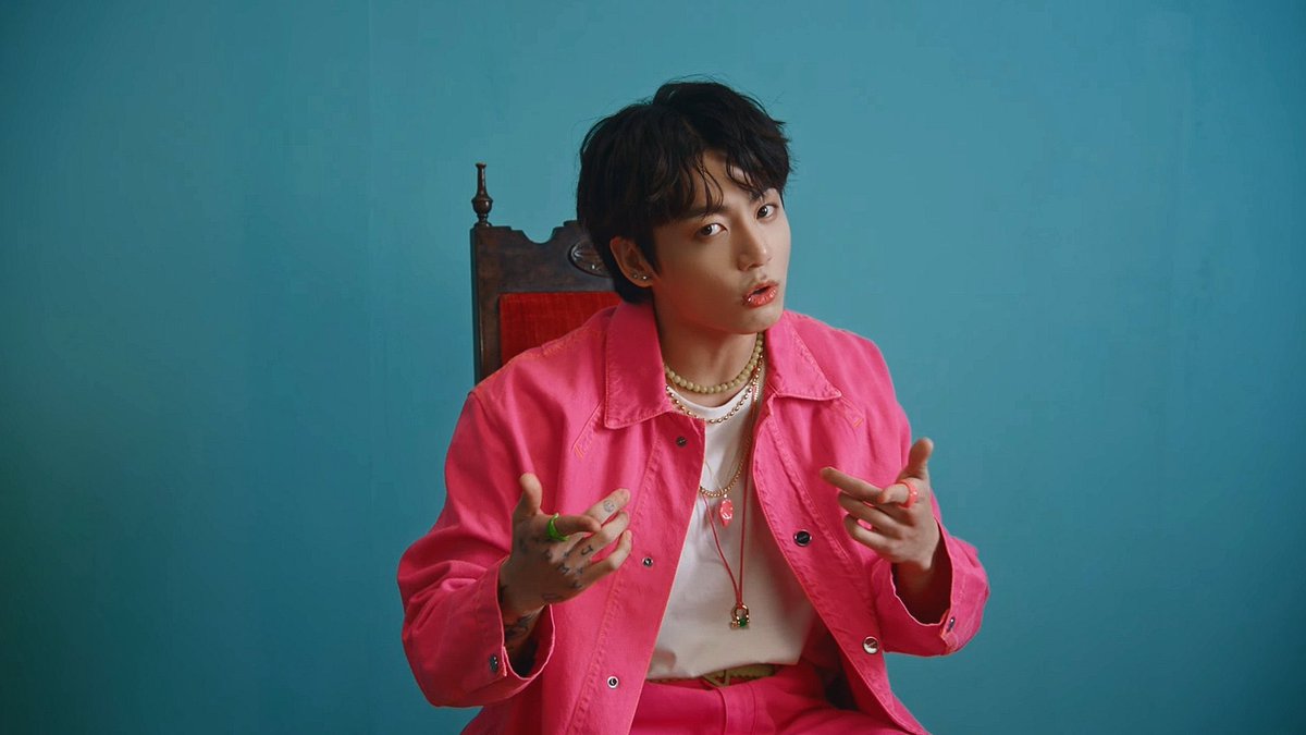 KookCharts's tweet photo. “Left And Right” has surpassed 100 million digital points on Circle Chart (Gaon). This is Jungkook’s 3rd song to achieve this! https://t.co/w54d9dcPul