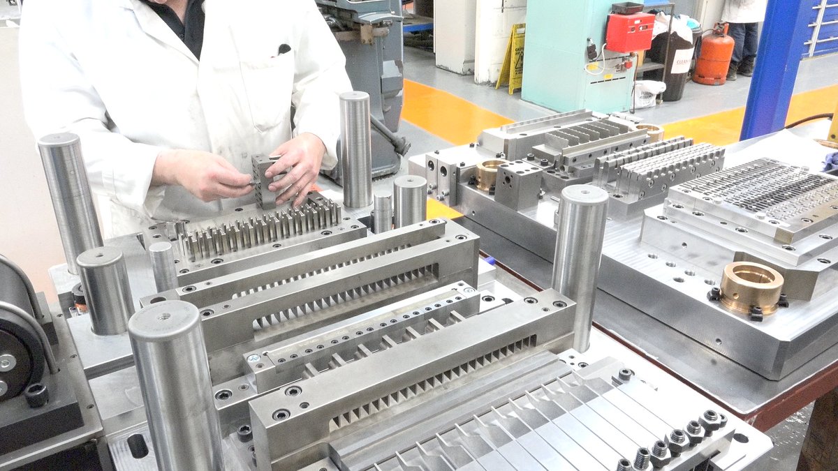 ndprecision's tweet image. #Throwback to the manufacture of this tool in 2017, all parties involved were really pleased with the finish result which is always great to hear!
#presstool #toolmaker #precisionengineers #ukmfg #progressiontool