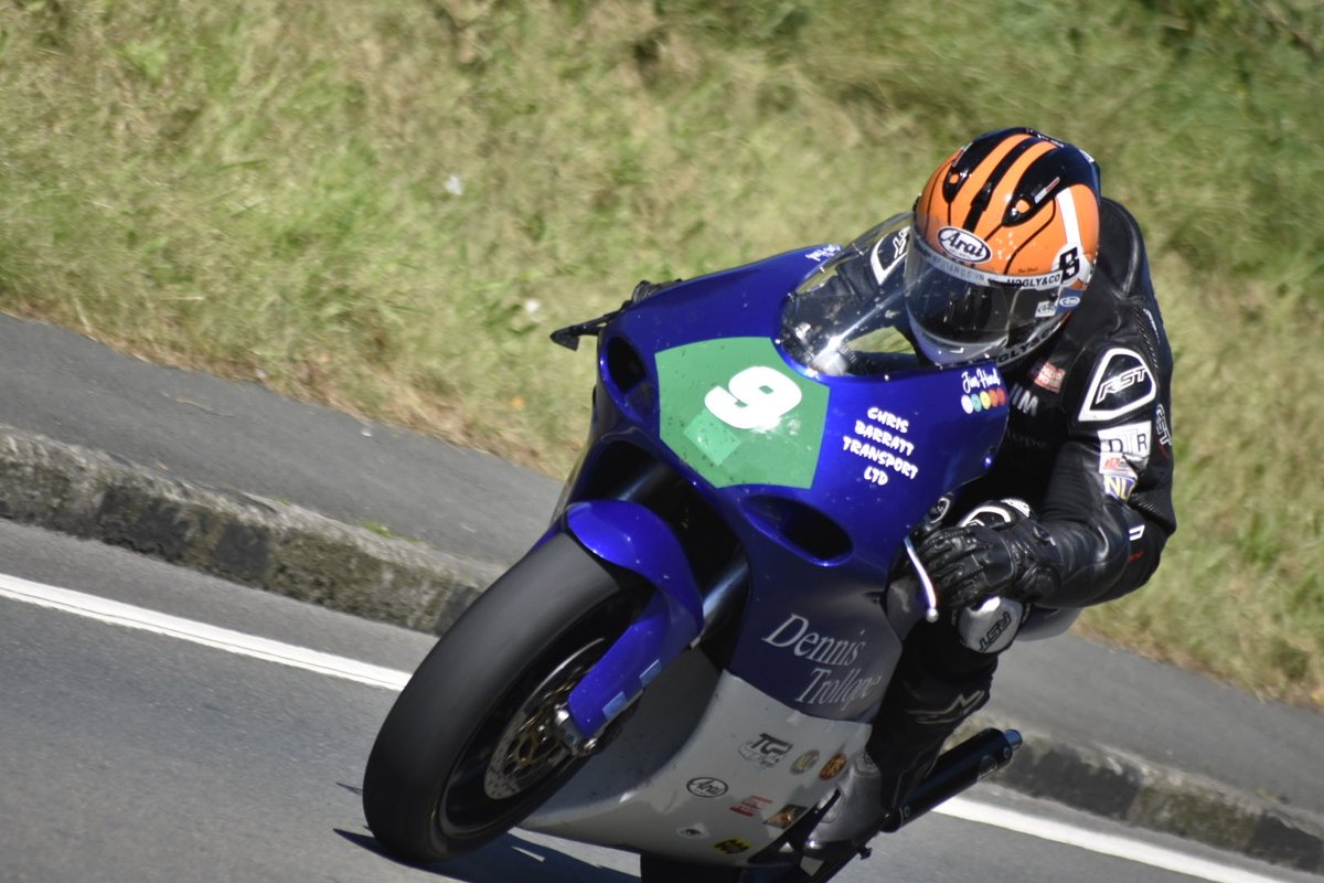 MP94Tom's tweet photo. 250 racing around the mountain course 👌⁦@Phil_Harvey26⁩  ⁦@TeamILR⁩ ⁦@DomHerbertson⁩ @ttracesofficial⁩ ⁦@ManxGrandPrix⁩ https://t.co/FfoJJA854z