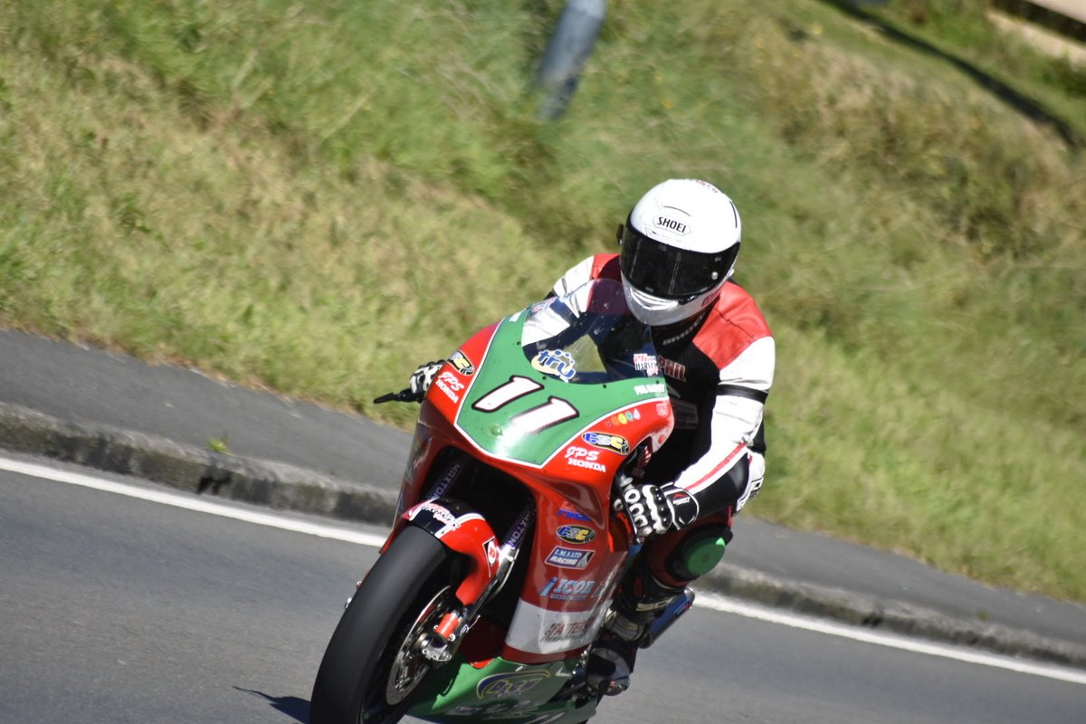 MP94Tom's tweet photo. 250 racing around the mountain course 👌⁦@Phil_Harvey26⁩  ⁦@TeamILR⁩ ⁦@DomHerbertson⁩ @ttracesofficial⁩ ⁦@ManxGrandPrix⁩ https://t.co/FfoJJA854z