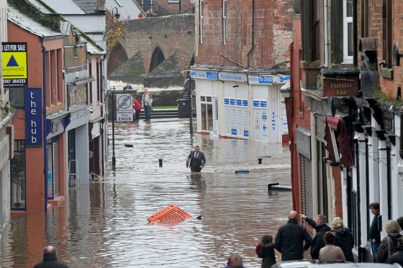 No matter how keen you are to get to work, if your business suffers a flood, business interruption losses &amp; property damage could be severe.

Our partners at @FloodFlash_ins have got a fantastic parametric insurance solution.

Get in touch to find out more…

01276 850 544