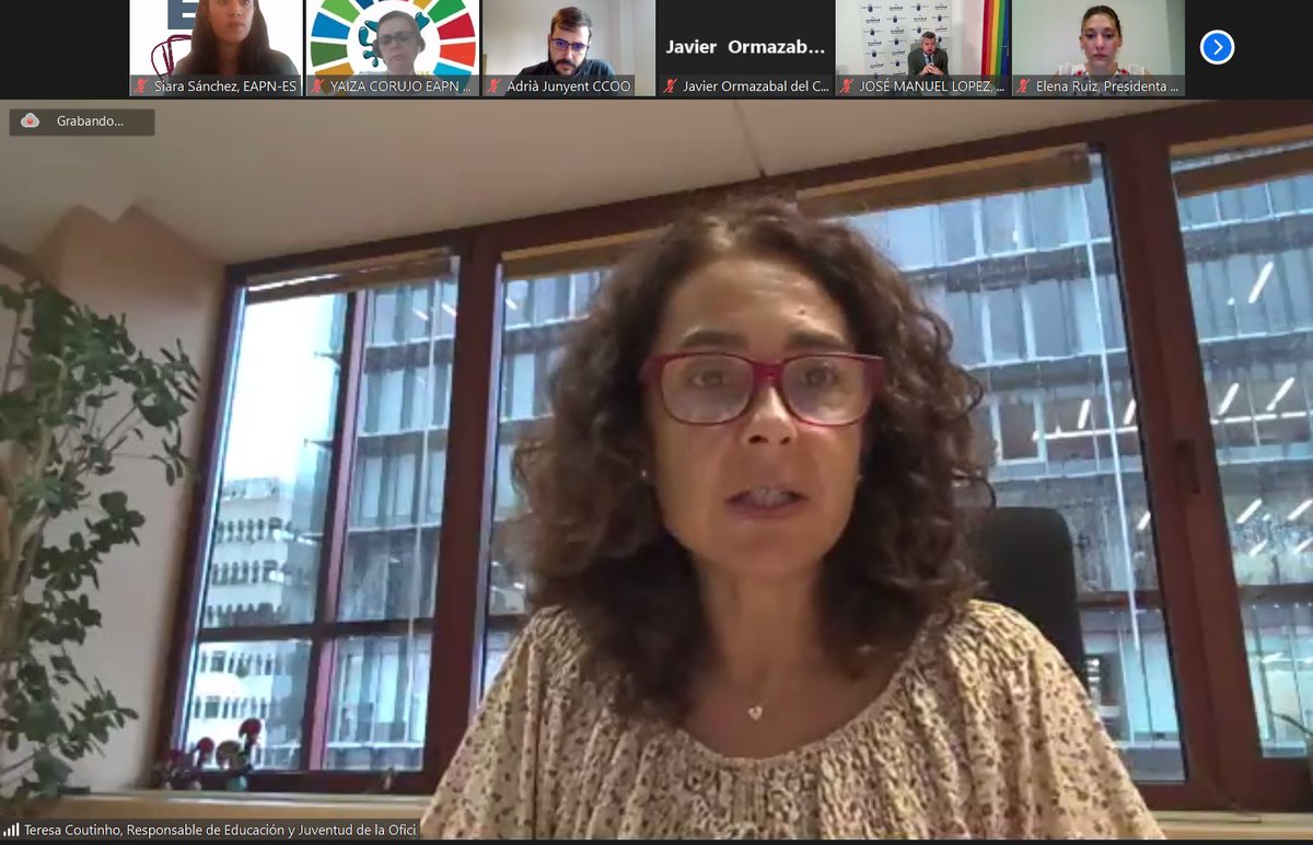 EAPNes's tweet photo. 🗣En el primer panel hemos analizado estrategias y políticas de #juventud junto a Teresa Coutinho, responsable de Educación y Juventud de @Europarl_ES, @HelenRuCe presidenta del @_CJE_, y @JoseMLM1982, director general de Juventud de @regiondemurcia. https://t.co/wq6AGZ7B02