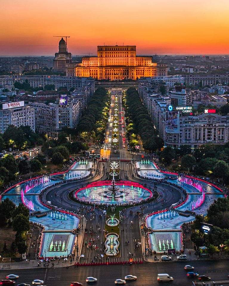 Travel_2Romania's tweet photo. Bucharest became t/capital of #Romania in 1862.Its architecture is a mix of historical,interbellum, communist era&amp;modern.
In t/period btw the 2 WW,t/city’s elegant architecture &amp;t/ sophistication of its elite earned #Bucharest t/nickname of ‘Paris of the East’ or ‘Little Paris’ https://t.co/FmddoBoLZE