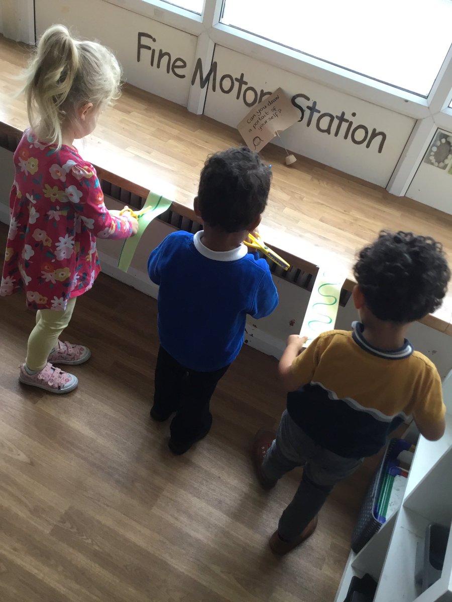 NurserySilas's tweet photo. Practicing our scissor skills ✂️ #scissortime #cutcut @stsilasschool @RainbowEduMAT https://t.co/sR504XnVm0