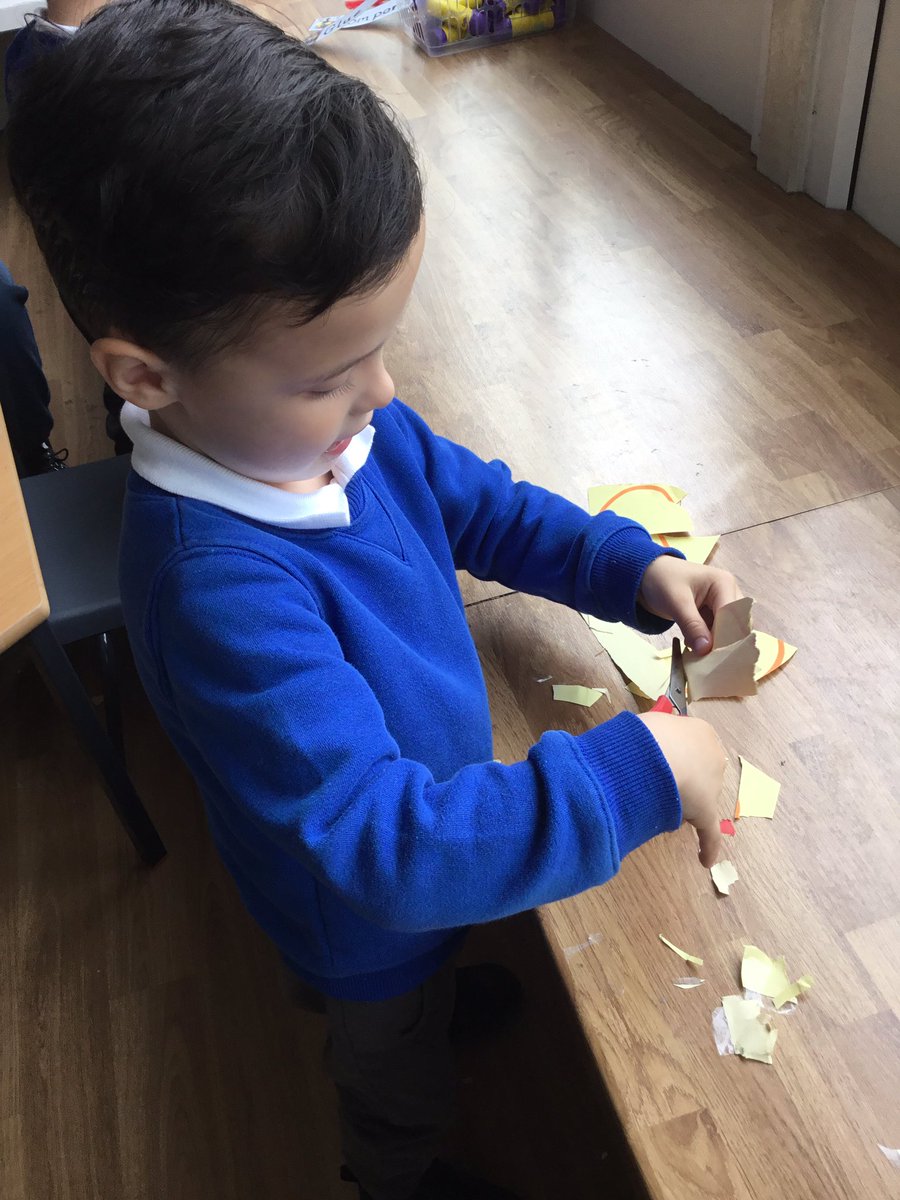 NurserySilas's tweet photo. Practicing our scissor skills ✂️ #scissortime #cutcut @stsilasschool @RainbowEduMAT https://t.co/sR504XnVm0