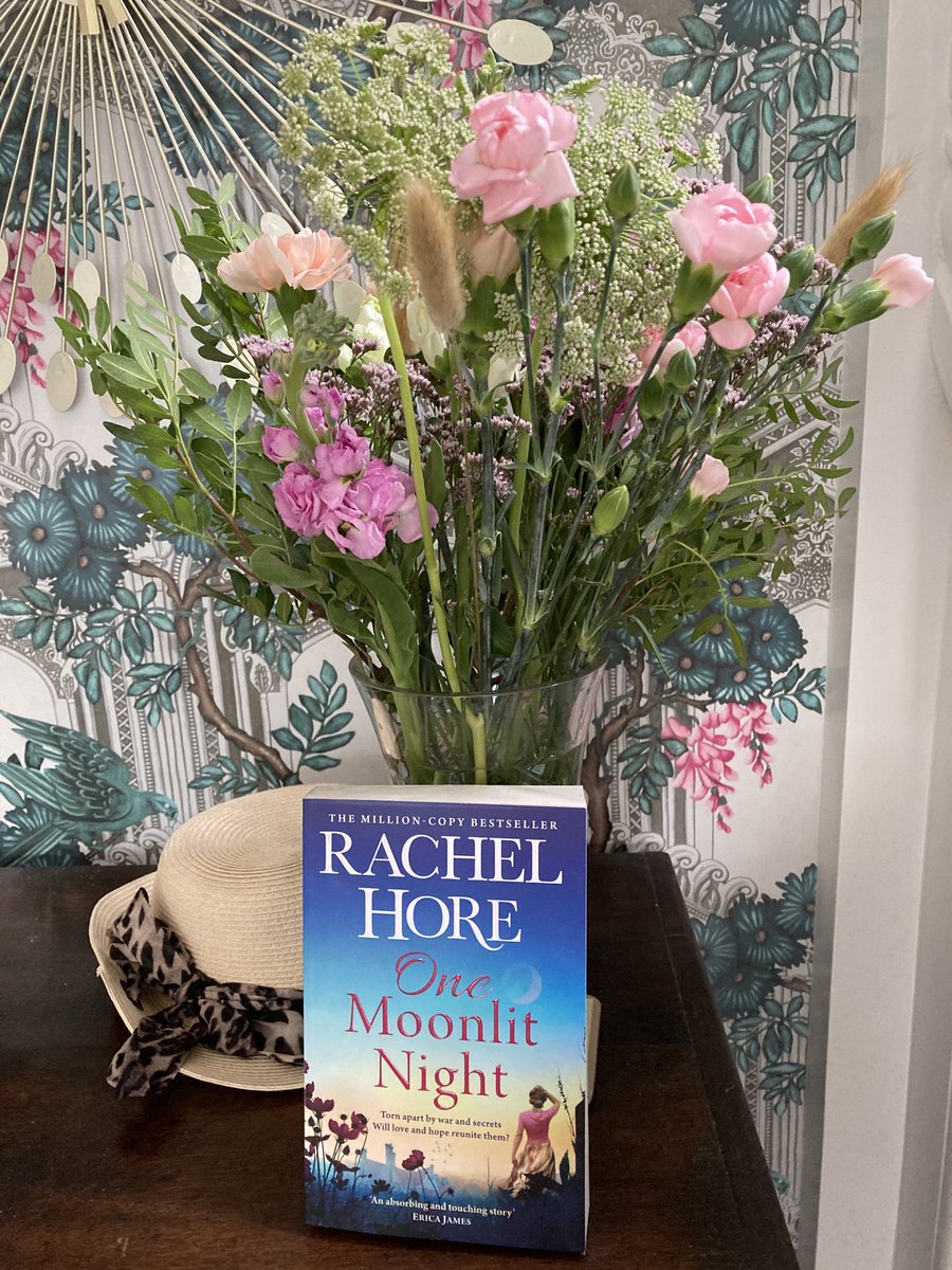 With thanks to my publisher ⁦@TeamBATC⁩ for these gorgeous ⁦@BloomandWild⁩ flowers on paperback publication day #onemoonlitnight
