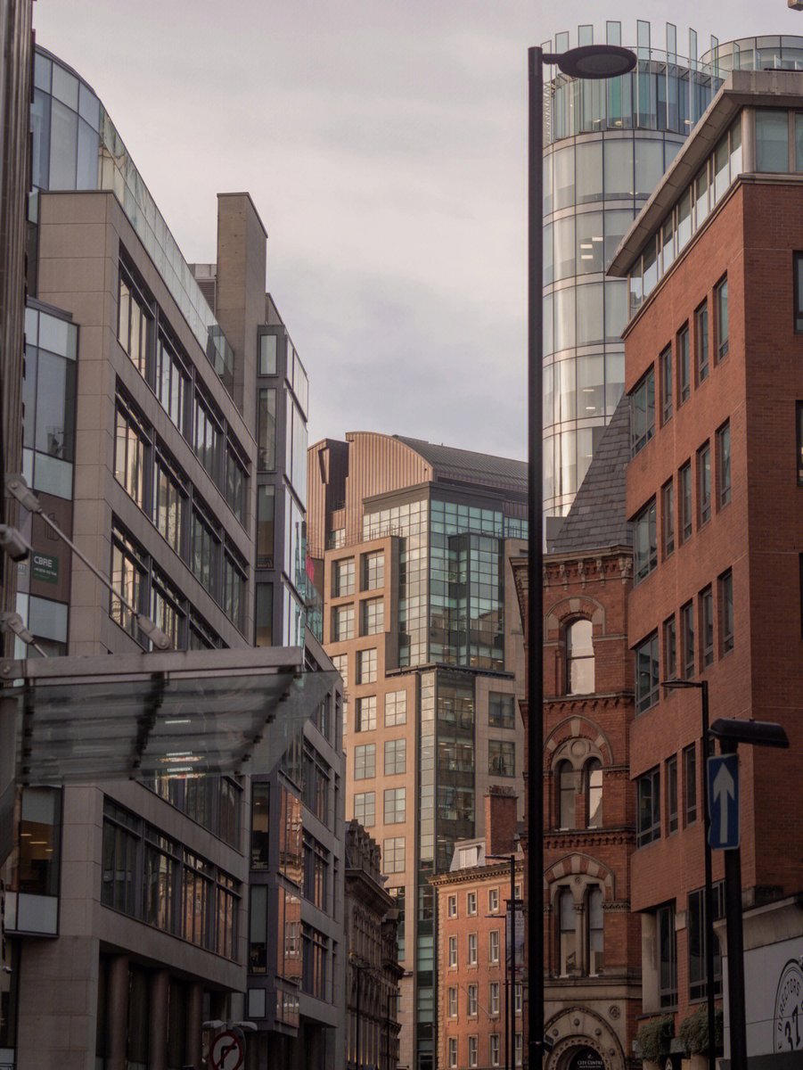 jellenigelitt's tweet photo. The same street, the same scenery, different people and different moods. https://t.co/8RKuNI5Rwj