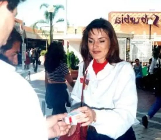 Casa__Real's tweet photo. Feliz 50 aniversario a nuestra reina. Una mujer dinámica, trabajadora, versátil con mundo y cercana al pueblo.
🇪🇸🎉👸🏻👩🏻‍💻👷🏻‍♀️🎉🇪🇸 https://t.co/Te7IV9wWXd