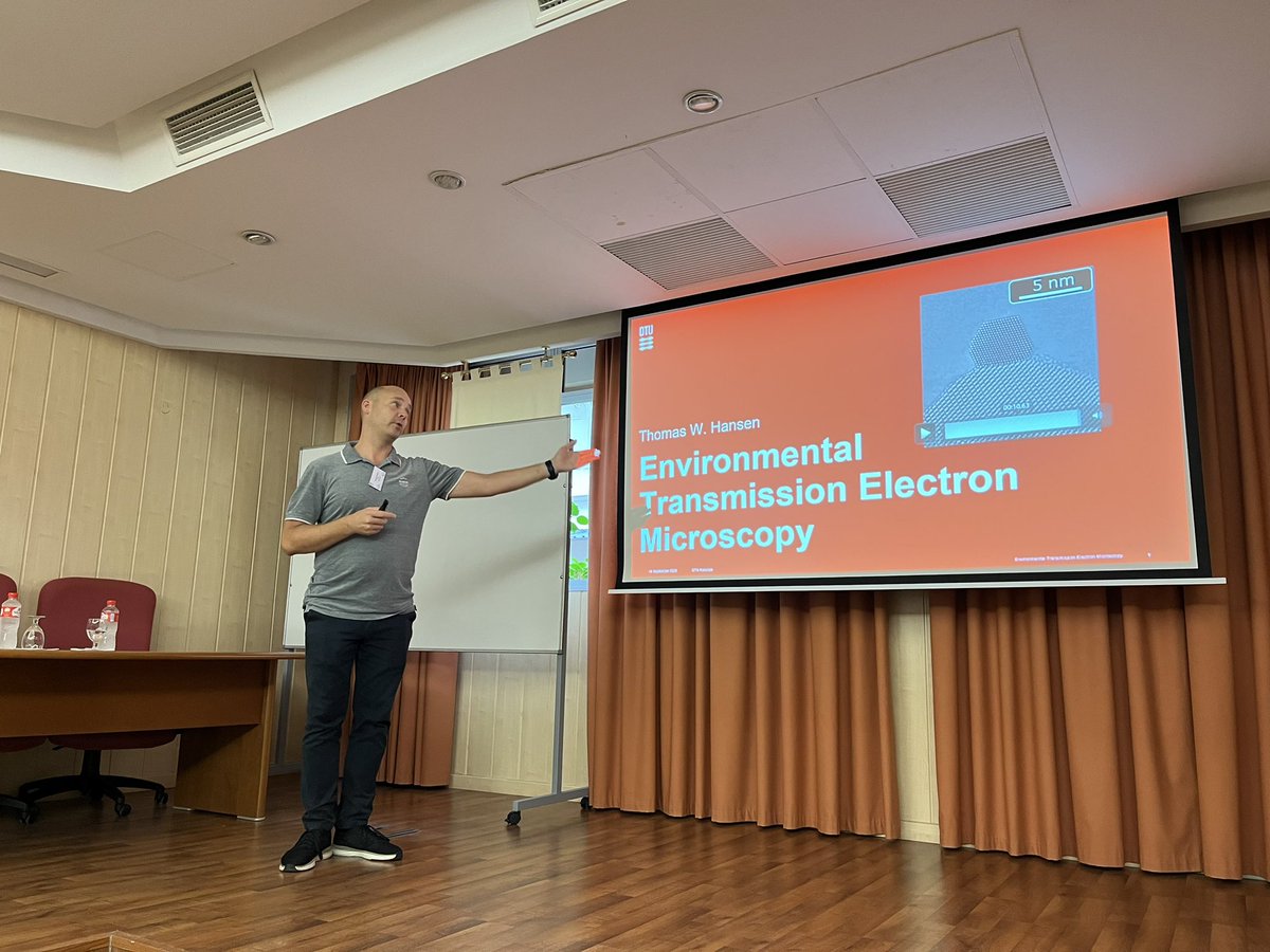tem_uca's tweet image. We learn today about recent progress on in-situ electron microscopy with Prof Thomas Hansen, and 4D - TEM with Prof Erlio Carlino.#temuca @FCC_UCA @Elecmi_ICTS @Esteem3Project