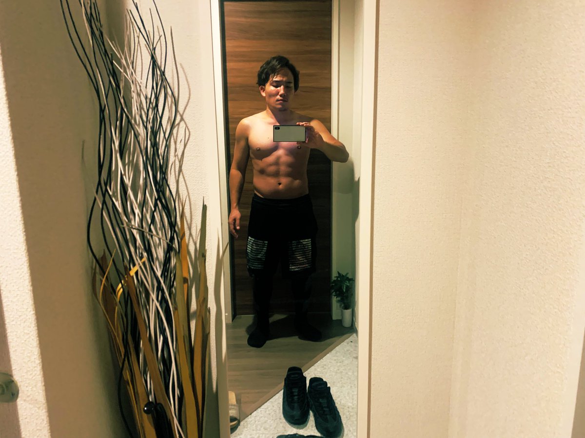 DJSHIMASE's tweet photo. 今まで格闘技痛いし疲れるしなーって思って筋トレしかしてなかったけど
トレーニングするなら強くなる方がい��しなーって考えてたら結果格闘技楽しくなってたわ
前線で戦ってる人の体力ってどーなってんだろ
#死ぬ気で頑張ろう　#闘う三頭神　#ガンパリマジック 　#パリピの人です　#breakingdown https://t.co/gb55tuEeRt