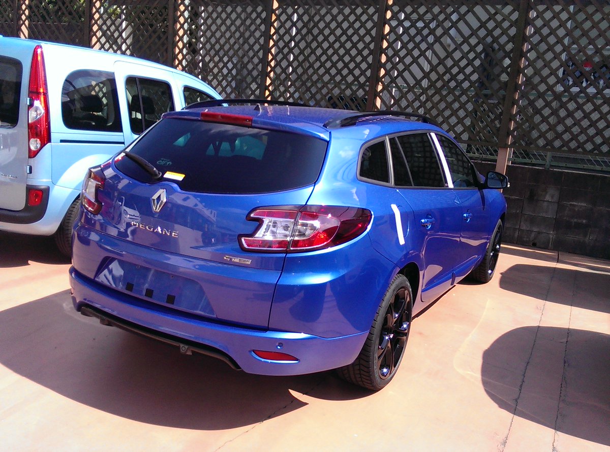 renault_okazaki's tweet photo. @PTF_MEGANE ちなみに2014年1月当時の新車価格は3,190,000円(5%税込)でした！ https://t.co/fmmRDGDdoK
