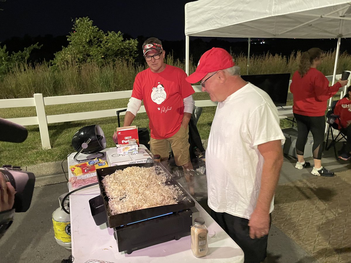 CharlieKeegan41's tweet image. The “Gate 5 WingNutz” have officially turned on the griddle outside @GEHAField. The first member of this group arrived at 1 a.m. (game time is 7:15 p.m.). #chiefskingdom #Chiefs41