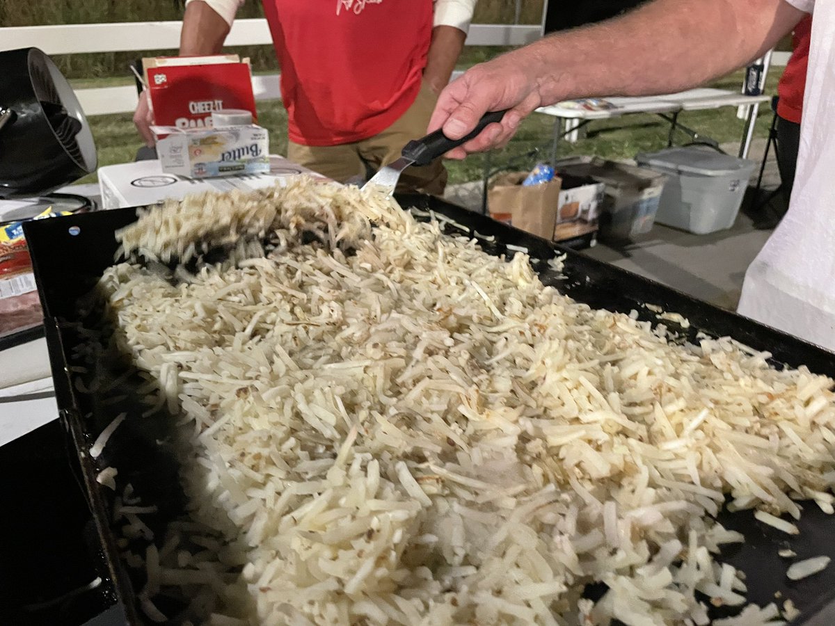 CharlieKeegan41's tweet image. The “Gate 5 WingNutz” have officially turned on the griddle outside @GEHAField. The first member of this group arrived at 1 a.m. (game time is 7:15 p.m.). #chiefskingdom #Chiefs41