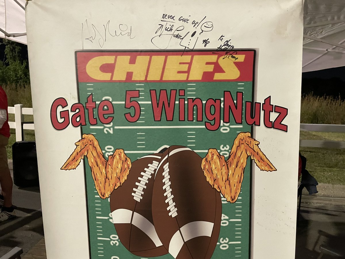 CharlieKeegan41's tweet image. The “Gate 5 WingNutz” have officially turned on the griddle outside @GEHAField. The first member of this group arrived at 1 a.m. (game time is 7:15 p.m.). #chiefskingdom #Chiefs41