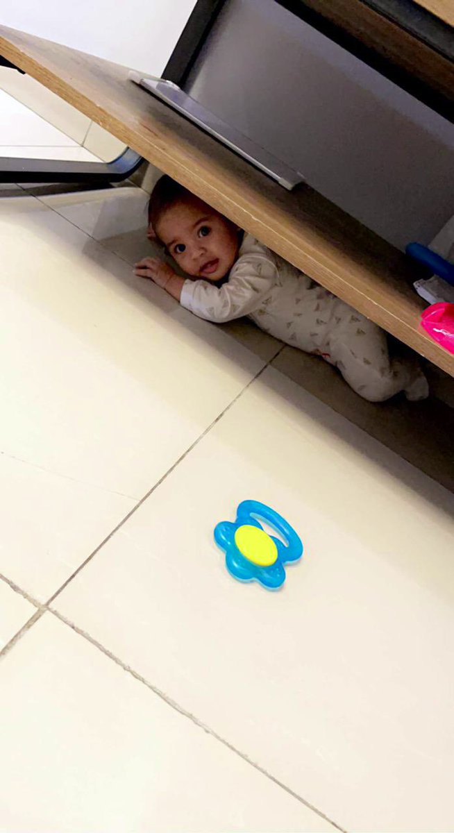 iNa9eir's tweet image. لنا كم دقيقة ندوره فجع البيت اخرتها لقيناه هنا وساكت مبسوط