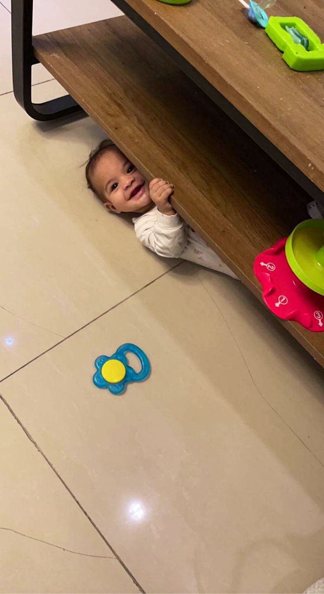 iNa9eir's tweet image. لنا كم دقيقة ندوره فجع البيت اخرتها لقيناه هنا وساكت مبسوط