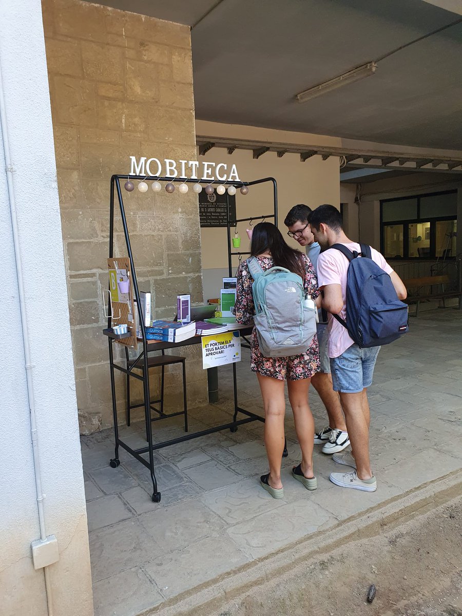 taisbages's tweet photo. @BibUPCVILANOVA @UPCVilanova La #Mobiteca ja té els seus primers usuaris! 👏🏼☺️

📍Pati de la @UPCVilanova 

#bibliotequesupc 
#bibupcvilanovaapropteu
#bibupcvilanova https://t.co/4bZrwgO2qs