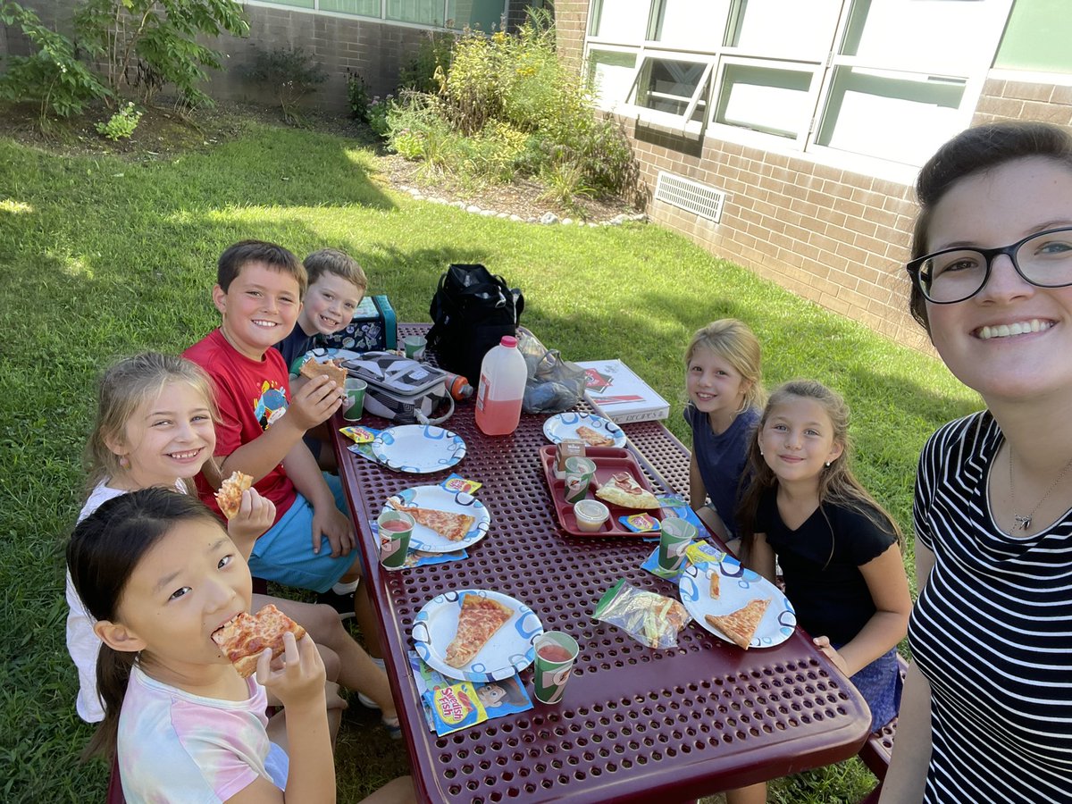 CB_mrsG's tweet photo. Yesterday I got to hang out with some of my Ss from last year for a pizza party! 🍕 We celebrated their hard work over the summer to make sure their skills for 3rd grade were sharp!  @CBWarwickElem https://t.co/SB4P27a8wN