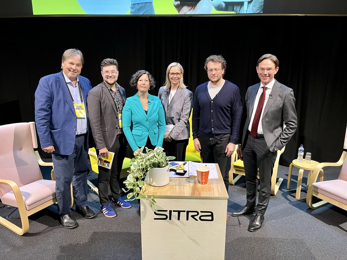 We’re live with <a href="/peterpomeranzev/">peter pomerantsev</a> <a href="/StollmeyerEU/">Alice St⭕️llmeyer</a> <a href="/Kari_Kivinen/">Kari Kivinen</a> <a href="/jyrkikatainen/">Jyrki Katainen</a> <a href="/VeeraHeinonen/">Veera Heinonen</a> <a href="/JukkaVahti/">Jukka Vahti</a> <a href="/SitraFund/">Sitra</a> #DemocracyDay #digipower