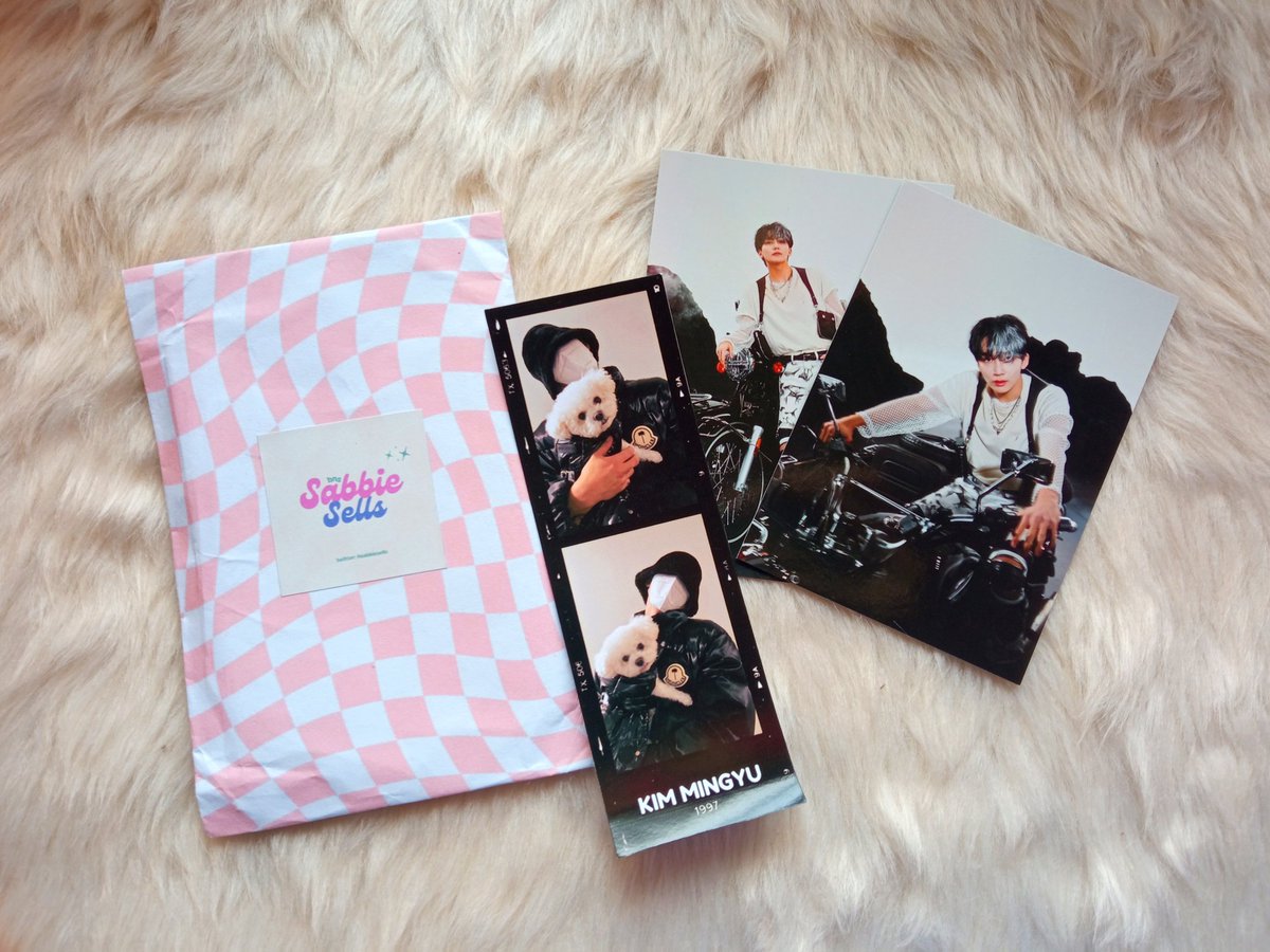 sunjmrning's tweet photo. they came home already ^^ thank u for the fast and easy transaction @sabbiesells !! it came with freebies and wowers🤩 everything is in mint condi and the packaging was aesthetically pleasing, thank ü again !! #fromsab https://t.co/xvSXhljpRw
