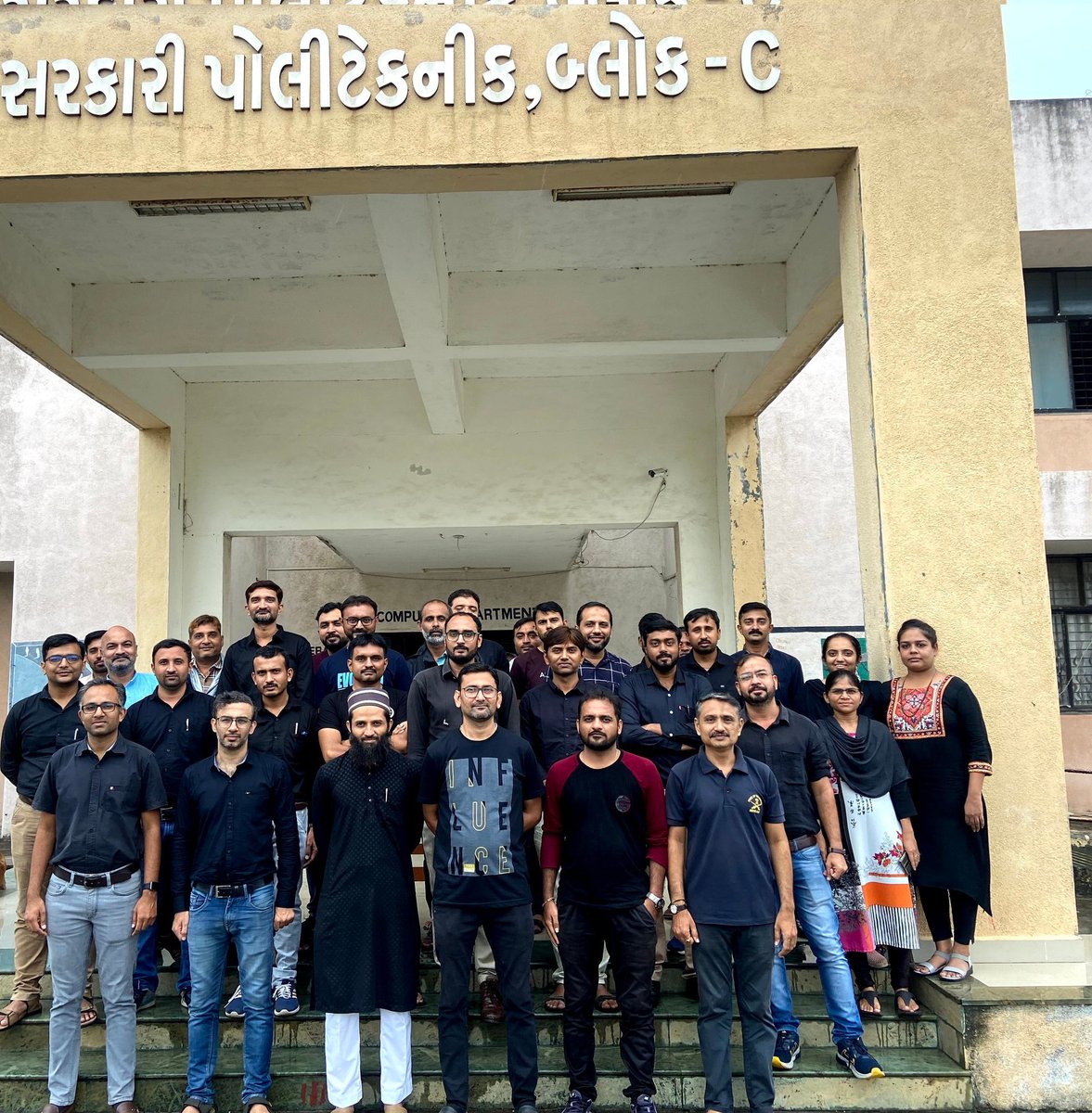PamGppbr's tweet photo. #padtarprashno
પડતર પ્રશ્નો... 
@PMOIndia @CMOGuj  @KanuDesai180 @jitu_vaghani @kuberdindor @EducationGujGov @sandeshnews @abpasmitatv  @gujratsamachar  @VtvGujarati  @ndtvindia @aajtak @Divya_Bhaskar @AAPGujarat
Govt. Polytechnic Porbandar https://t.co/g70ibFazzL