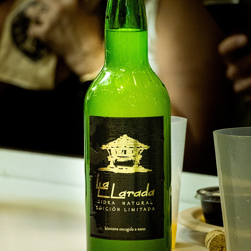 ¿Te has pasado ya por nuestro Chiringuito de San Mateo? ¿A qué esperas para venir y disfrutar de la sidra ganadora de la Preba del pasado junio? Disfruta de las fiestas con Sidra La Llarada.

#Asturias #TierraAstur #sidreríasTierraAstur #SanMateo #SanMateoTierraAstur #Oviedo