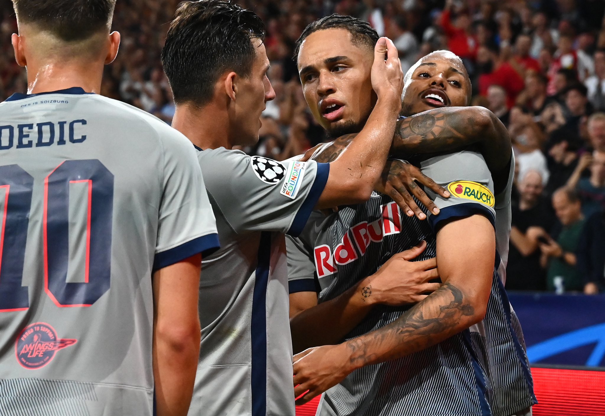Red Bull faceoff: Salzburg vs München in CHL Semi-Finals
